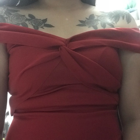 Off the shoulder twist front dress - Picture 5 of 5